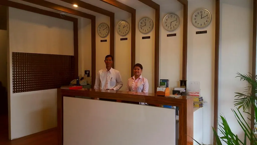 Royal Crown Hotel Yangón